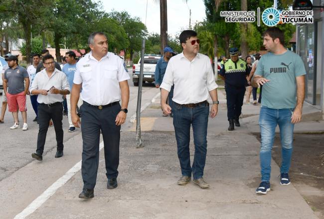 El ministro de Seguridad recorrió El Chañar visitó la comisaría y