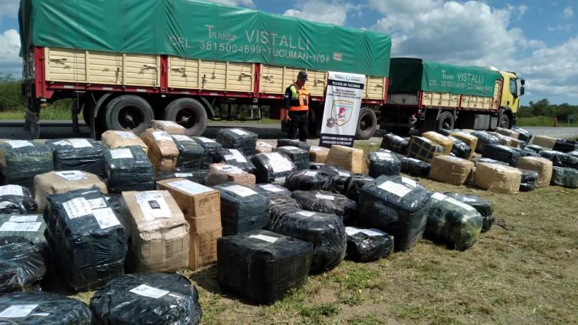 Secuestran M S De Un Centenar De Cubiertas Y Hojas De Coca En Puesto