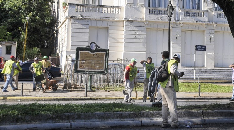 Saneamiento se encargó de limpiar los alrededores de la Legislatura