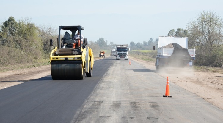 Cortan por obras la ruta 323 entre Famaillá y Río Colorado