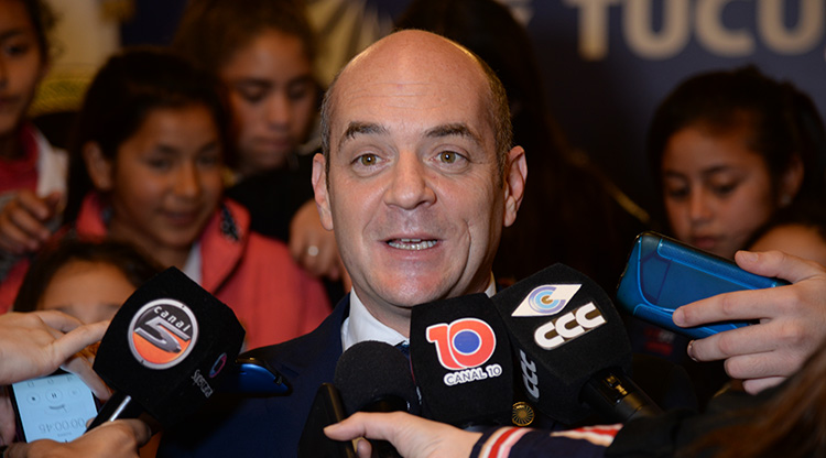 El Gobierno anunció que las clases comenzarán mañana — Sorpresa en Tucumán