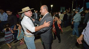 el gobernador en burroyacu 01