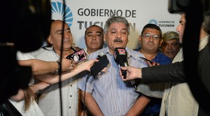 el vice gobernador reunido co los ex combatientes