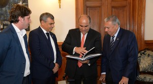 el gobernador manzur con el senador chileno 08