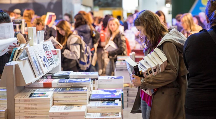 Lanzaron convocatoria para la primera Antología de Mujeres
