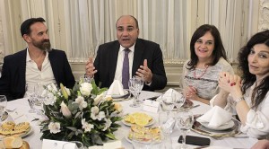 Manzur en cena homenaje por Asamblea Rabinica 012