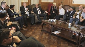 Manzur en cena homenaje por Asamblea Rabinica 017