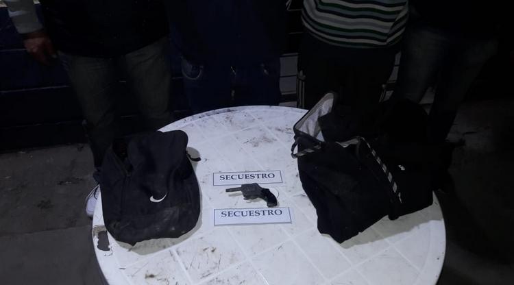 Atrapan a dos jóvenes por un robo en Lomas de TafÃ