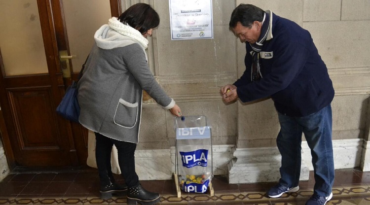 El IPLA suma contenedores para recolectar tapitas de plástico