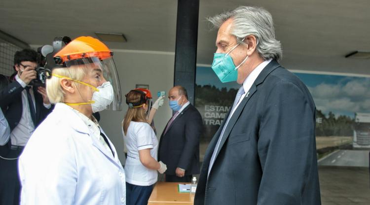 Fernández y Manzur encabezaron la visita a la planta de Scania