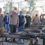 Manzur visita aserradero en Graneros-21