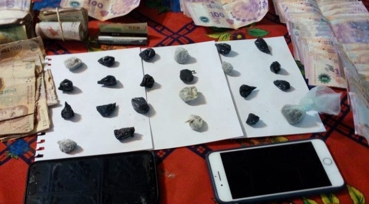 Secuestran 0.000 y drogas en allanamientos en Alderetes