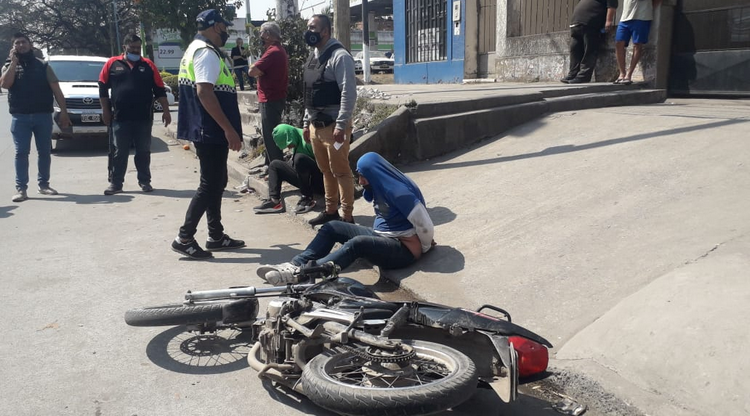 Intentaron robar un celular y fueron aprehendidos