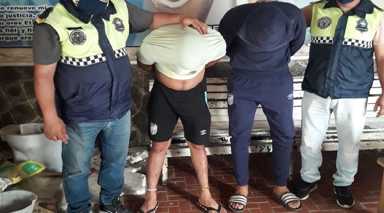 Atrapan a dos hombres que arrebataron un celular en Famaillá