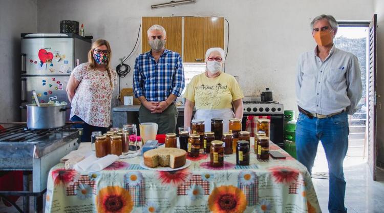 Brindan alternativas a emprendedores para ofrecer sus productos