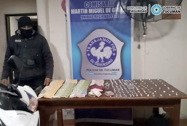 Secuestran Más De 160 Bochitas De Cocaína Y Aprehenden A Una Pareja Comunicación Tucumán 2809