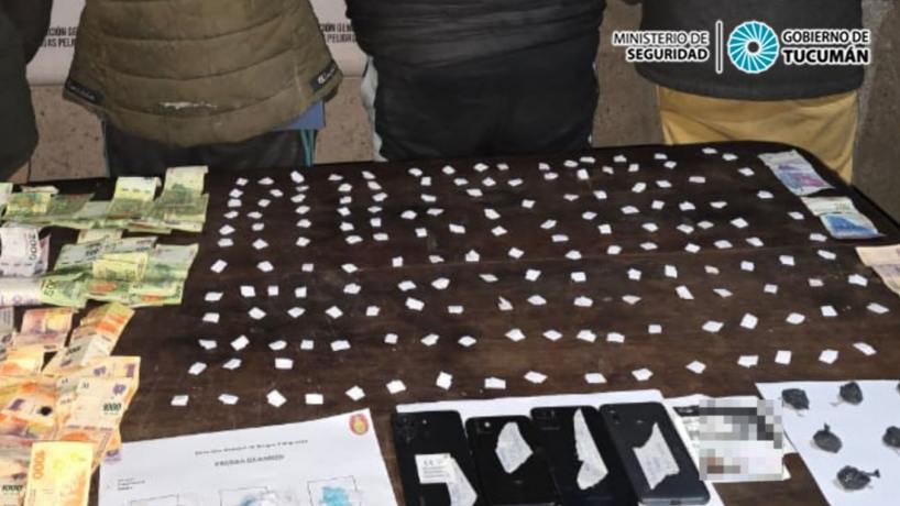 Secuestran Drogas En Un Allanamiento Y Aprehenden A Varias Personas Comunicación Tucumán 6911