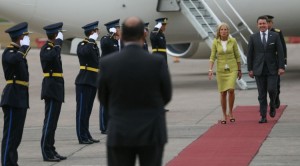 Manzur - Biden aeropuerto 2