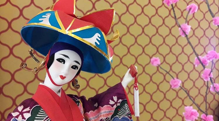 MuÃ±ecas japonesas y taller de origami en Casa Padilla