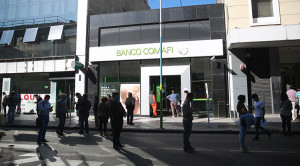 gente_calle_bancos_covid19_nn-10