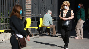 gente_calle_bancos_covid19_nn-8