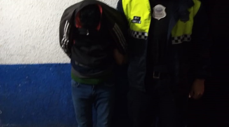 Detienen a un hombre acusado de abusar de su hijastra de 9 años