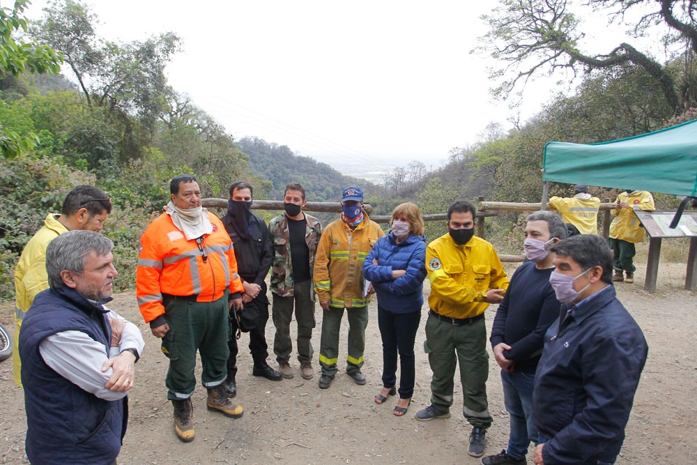 Silvia Perez en el Aeroclub por incendios en San Javier-21